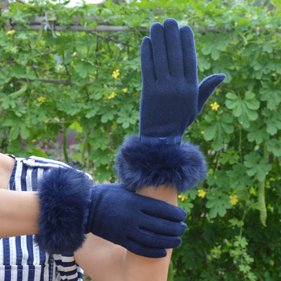 Γυναικεία γάντια με χνούδι και κορδέλα