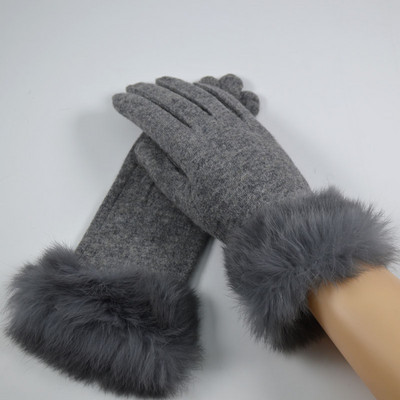 Μονόχρωμα γυναικεία γάντια κατάλληλα για το χειμώνα