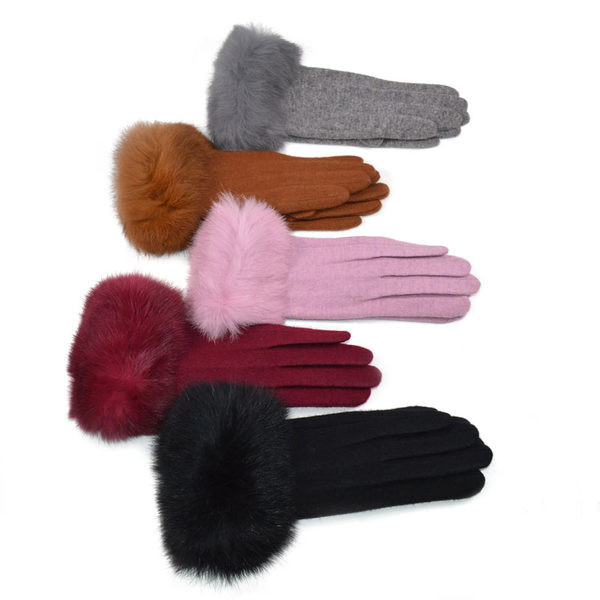 Μονόχρωμα γυναικεία γάντια κατάλληλα για το χειμώνα