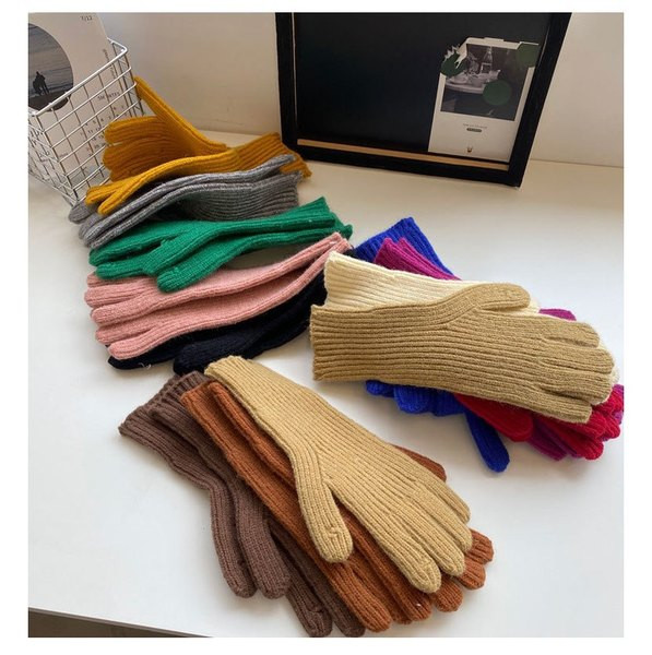 Vienkrāsaini sieviešu cimdi