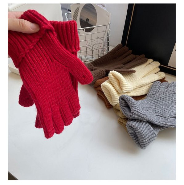 Vienkrāsaini sieviešu cimdi