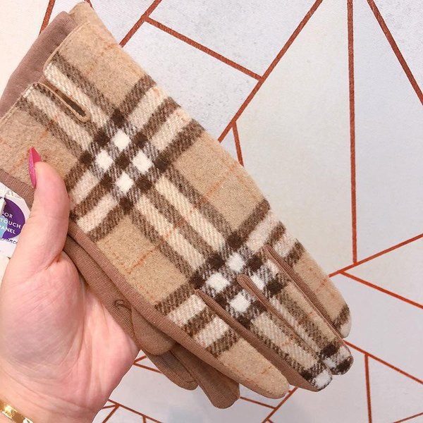 Mūsdienu sieviešu ziemas cimdi - vairākas krāsas