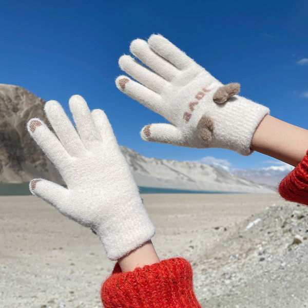 Sieviešu dūnu cimdi ar 3D elementu