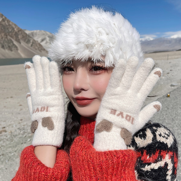 Sieviešu dūnu cimdi ar 3D elementu