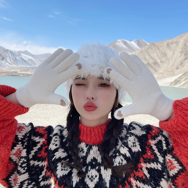 Sieviešu dūnu cimdi ar 3D elementu