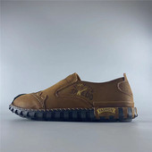 Vīriešu mokasīni no eko ādas ar plakanu zoli un uzrakstu