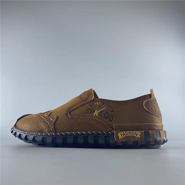 Vīriešu mokasīni no eko ādas ar plakanu zoli un uzrakstu