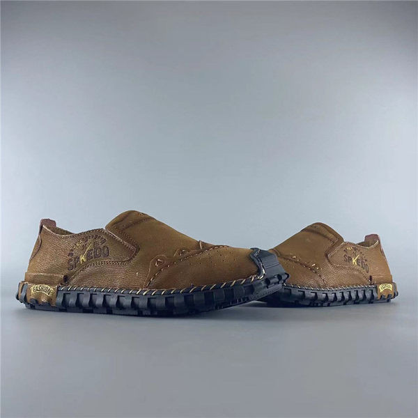 Vīriešu mokasīni no eko ādas ar plakanu zoli un uzrakstu