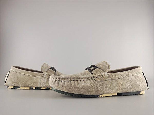 Mūsdienīgi vīriešu mokasīni ar metāla sprādzi