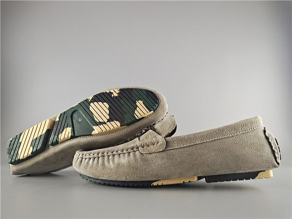 Mūsdienīgi vīriešu mokasīni ar metāla sprādzi