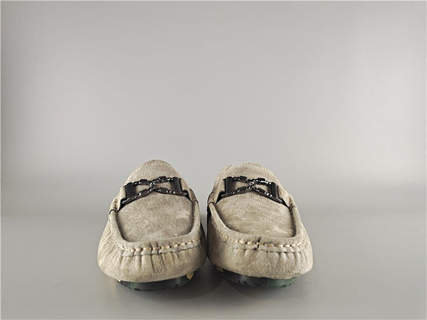 Mūsdienīgi vīriešu mokasīni ar metāla sprādzi