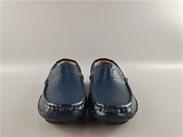 Novi model casual muških mokasina ravnog potplata od eko kože