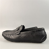 Aktuāli vīriešu ādas mokasīni ar metāla elementu