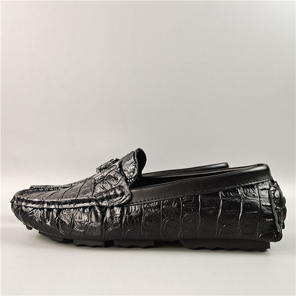 Μοντέρνα ανδρικά μοκασίνια με μεταλλική αγκράφα