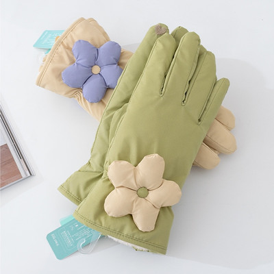 Sieviešu ziemas cimdi ar 3D elementu