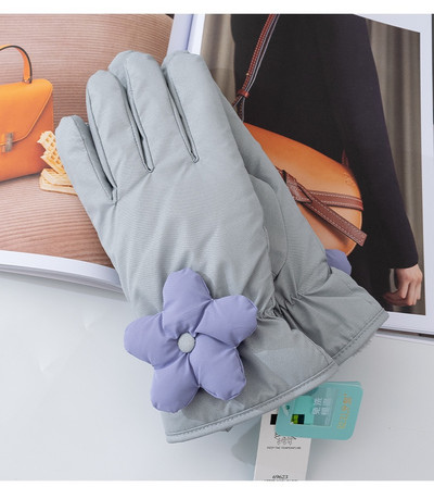 Sieviešu ziemas cimdi ar 3D elementu