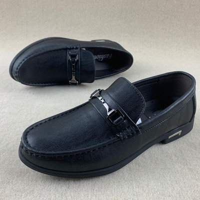 Férfi mokaszin - lapos talppal és fém elemmel