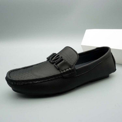 Κομψά μοκασίνια για άνδρες από οικολογικό δέρμα και μεταλλικό στοιχείο