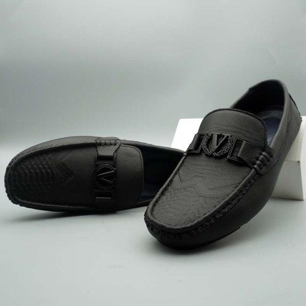 Κομψά μοκασίνια για άνδρες από οικολογικό δέρμα και μεταλλικό στοιχείο