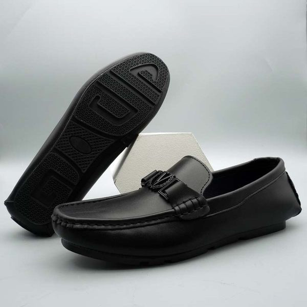 Κομψά μοκασίνια για άνδρες από οικολογικό δέρμα και μεταλλικό στοιχείο