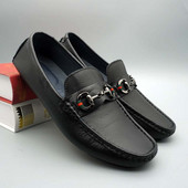 Mūsdienīgi mokasīni no mākslīgās ādas ar metāla elementu