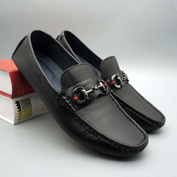 Mūsdienīgi mokasīni no mākslīgās ādas ar metāla elementu