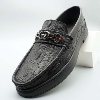 Vīriešu mokasīni ar metāla elementiem