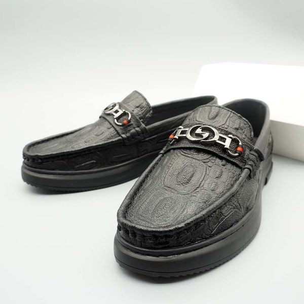 Vīriešu mokasīni ar metāla elementiem