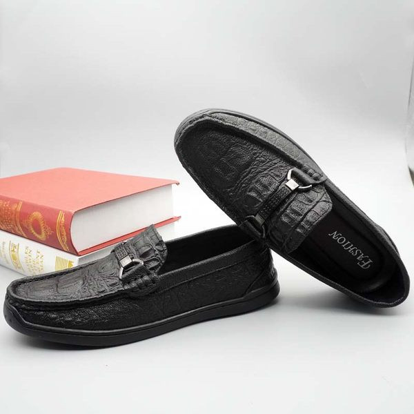 Öko bőrből készült férfi mokaszin új modell fekete színben