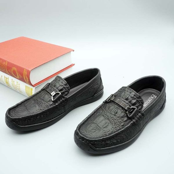 Öko bőrből készült férfi mokaszin új modell fekete színben