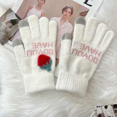 Γυναικεία χειμωνιάτικα γάντια με εφαρμογή και επιγραφή διάφορα μοντέλα