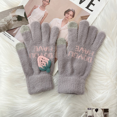 Γυναικεία χειμωνιάτικα γάντια με εφαρμογή και επιγραφή διάφορα μοντέλα