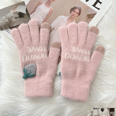 Γυναικεία χειμωνιάτικα γάντια με εφαρμογή και επιγραφή διάφορα μοντέλα