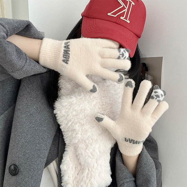 Γυναικεία χειμωνιάτικα γάντια με εφαρμογή και επιγραφή διάφορα μοντέλα