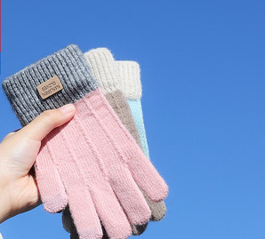 Нов модел зимни ръкавици с емблема за жени