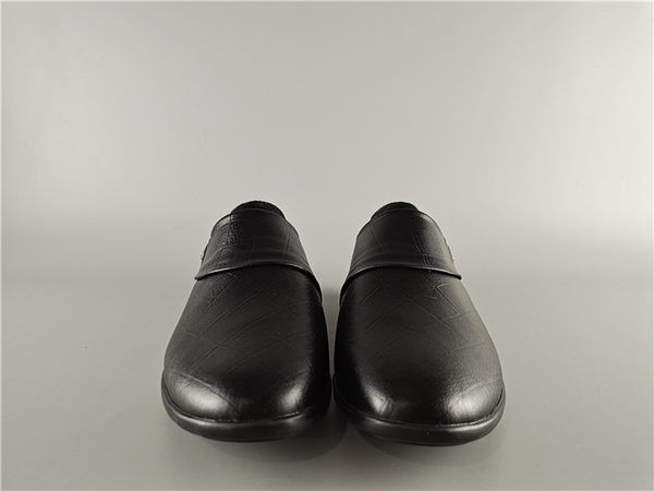 Mūsdienīgi vīriešu apavi melnā krāsā