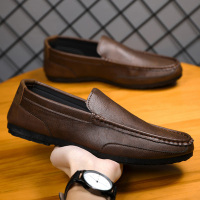 Vīriešu mokasīnu vienkrāsains modelis