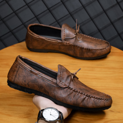 Vīriešu mokasīnu vienkrāsains modelis