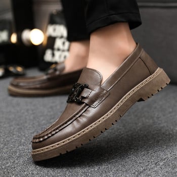 Casual δερμάτινα loafers για άνδρες με μεταλλικό στοιχείο