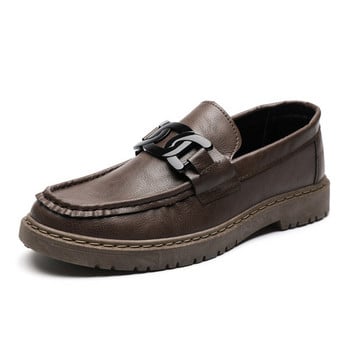 Casual δερμάτινα loafers για άνδρες με μεταλλικό στοιχείο