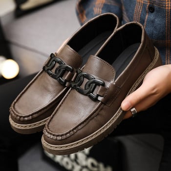 Casual δερμάτινα loafers για άνδρες με μεταλλικό στοιχείο