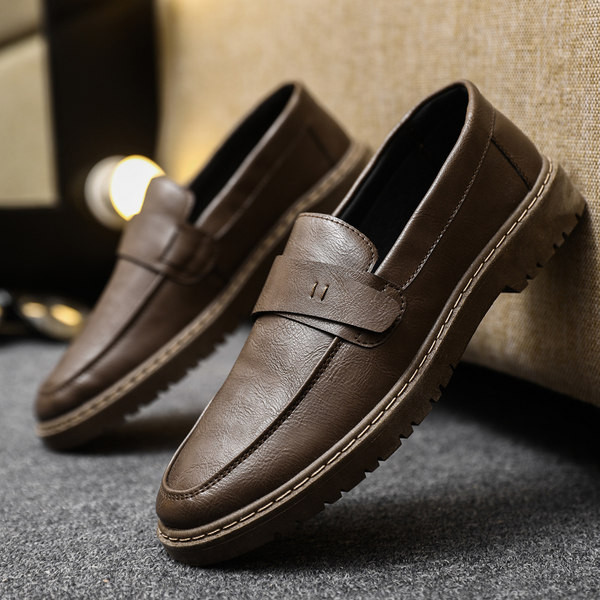 Στρογγυλεμένα ανδρικά μοκασίνια με επίπεδη σόλα πολλά μοντέλα