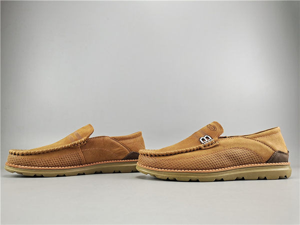 Vīriešu noapaļoti mokasīni ar metāla elementu