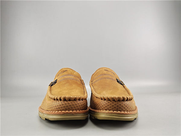 Vīriešu noapaļoti mokasīni ar metāla elementu