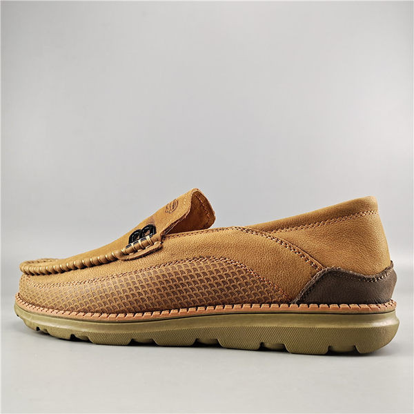 Vīriešu noapaļoti mokasīni ar metāla elementu