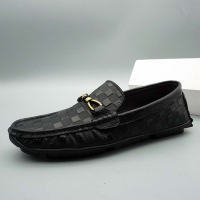 Novi model muških kožnih mokasina sa metalnim ukrasom