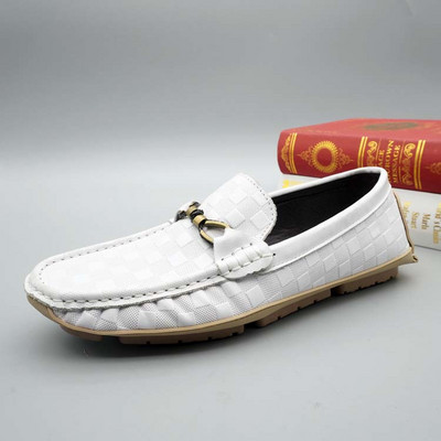 Novi model muških kožnih mokasina sa metalnim ukrasom