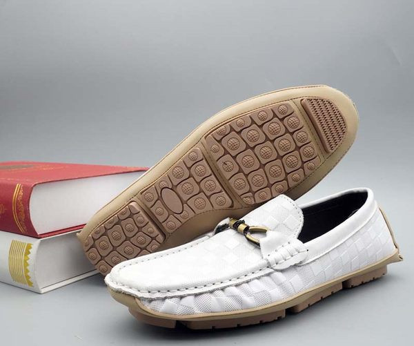 Novi model muških kožnih mokasina sa metalnim ukrasom