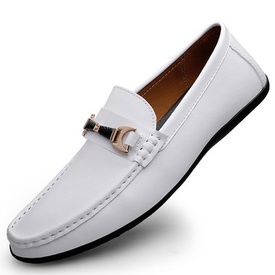 Ανδρικά κομψά δερμάτινα loafers με αγκράφα