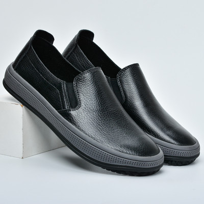 Férfi fekete mokaszin tiszta modell